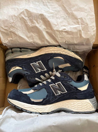 New Balance Sneakers 2002R