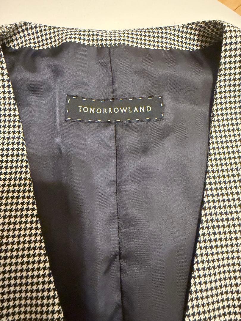 Tomorrowland Vests 44
