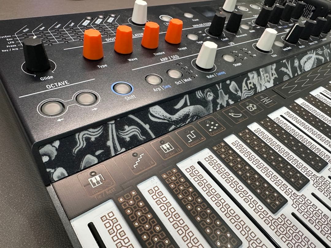 Korg Analog Synthesizer Arturia Microfreak