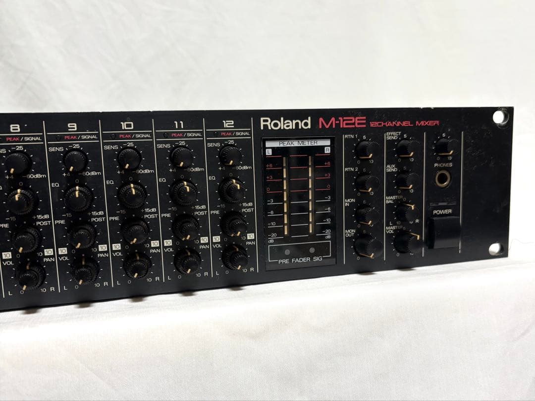 Roland Analog Mixer 12Ch M-12E