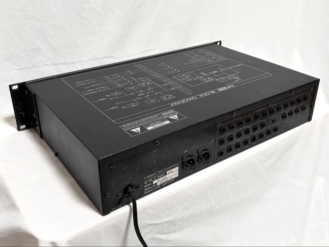 Roland Analog Mixer 12Ch M-12E