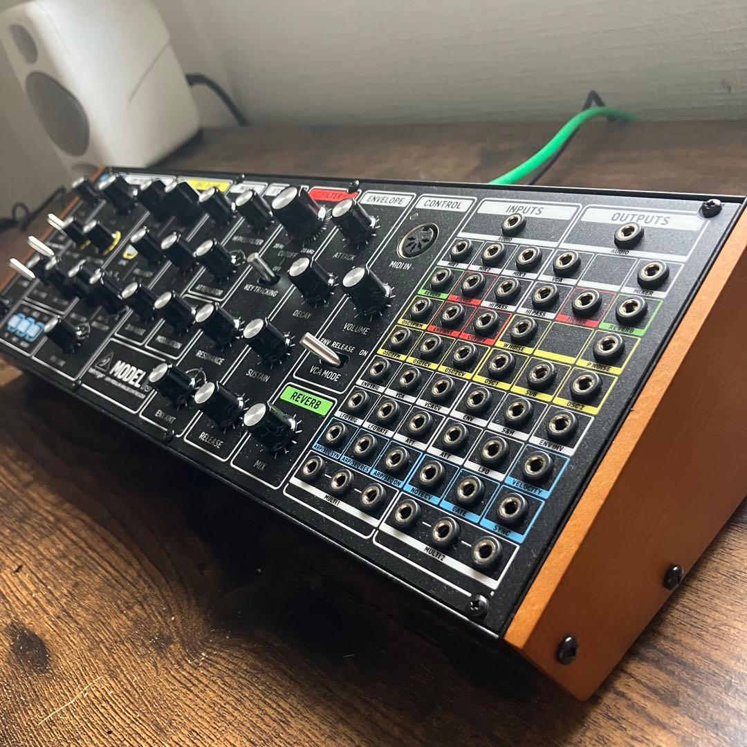 Analog Synthesizers Behringer Model 15
