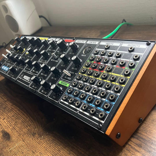 Analog Synthesizers Behringer Model 15