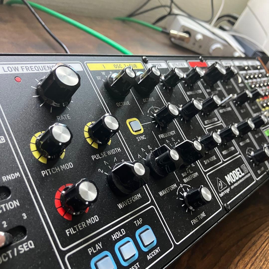 Analog Synthesizers Behringer Model 15