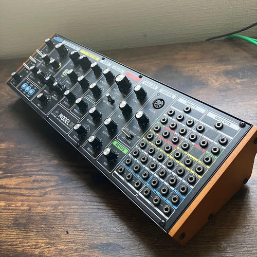 Analog Synthesizers Behringer Model 15