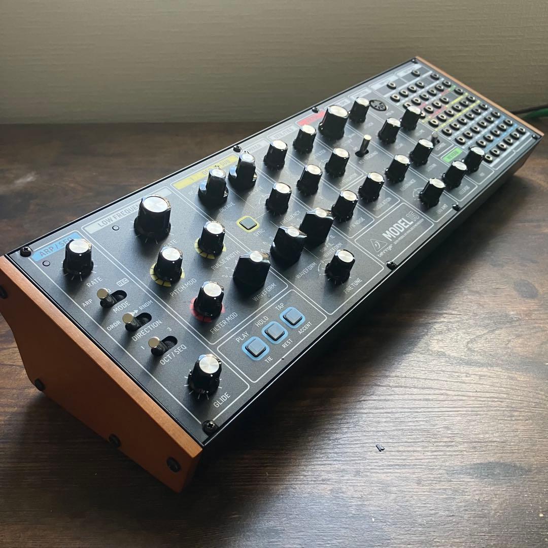 Analog Synthesizers Behringer Model 15