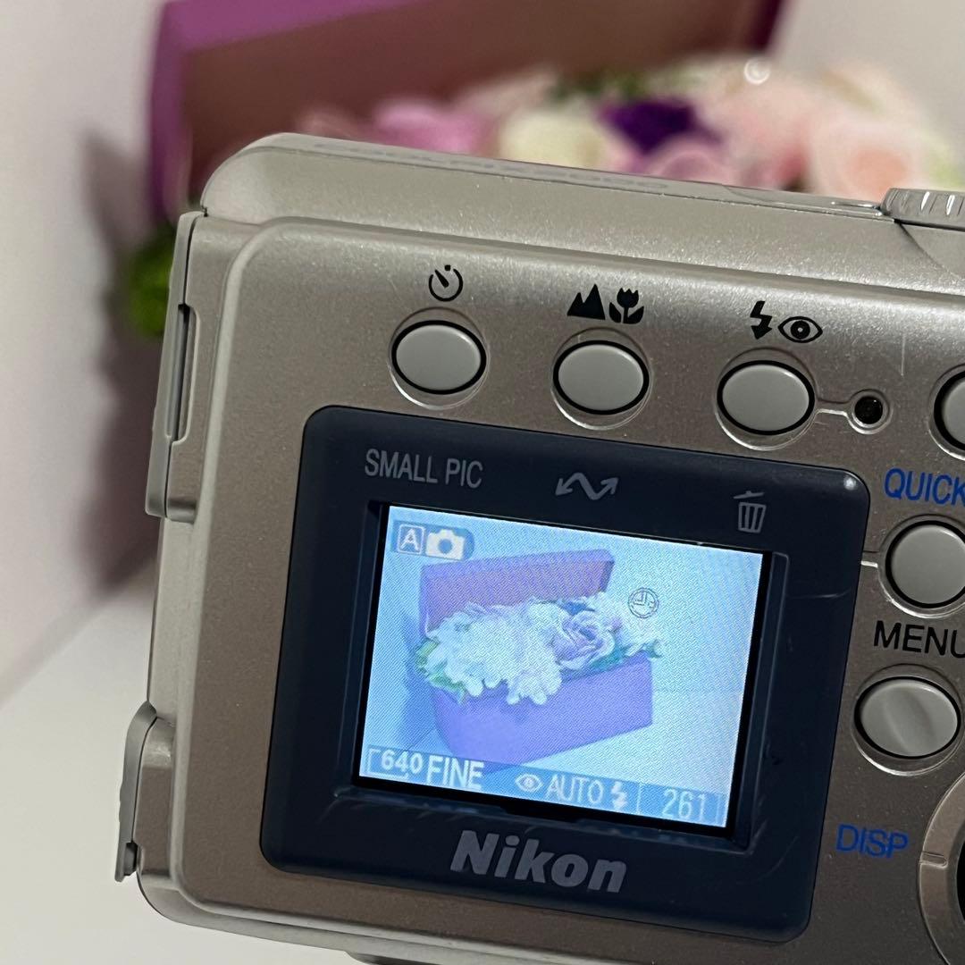 Nikon Compact Digital Camera Coolpix 2000