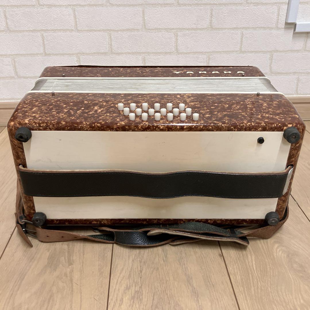Yamaha Accordions 30