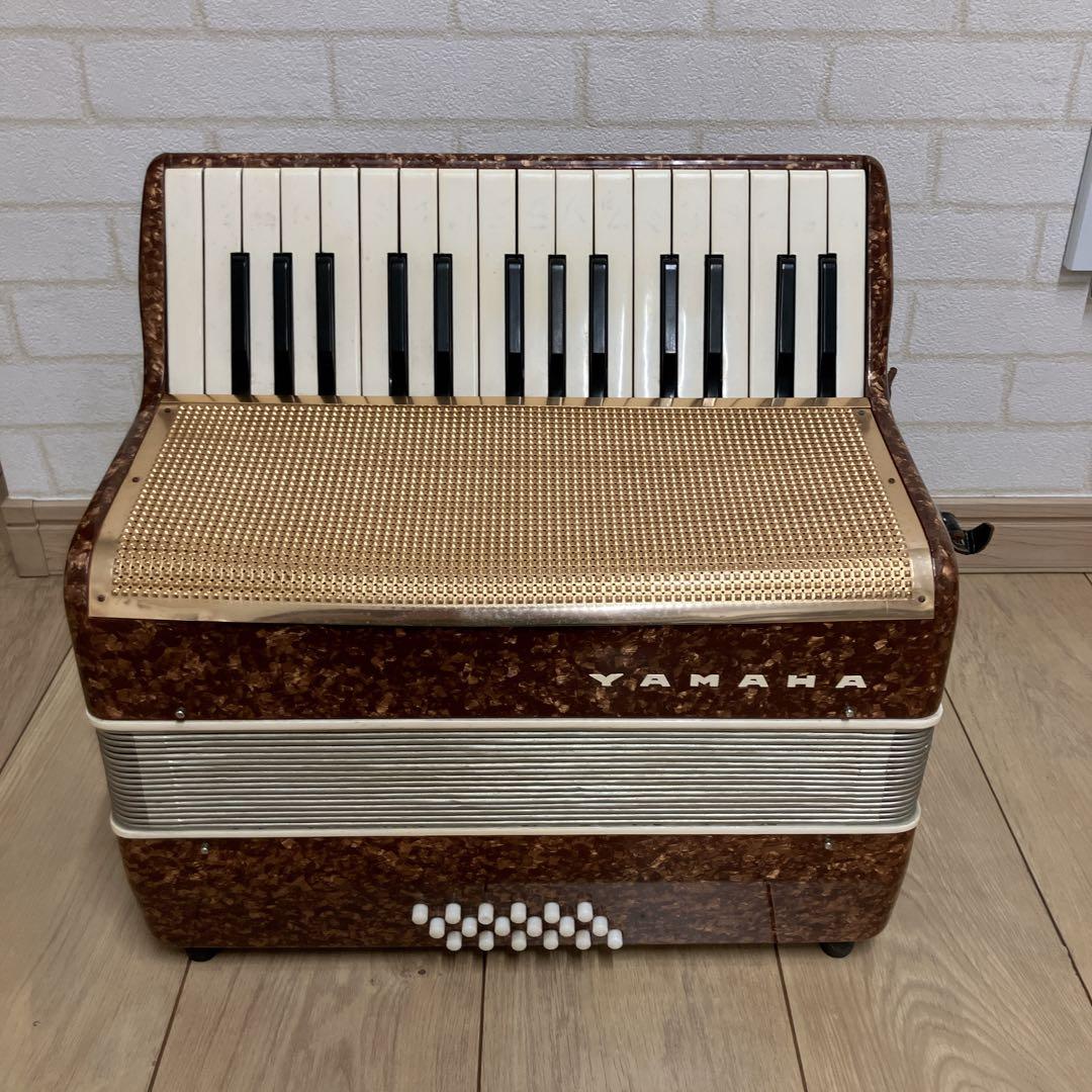 Yamaha Accordions 30