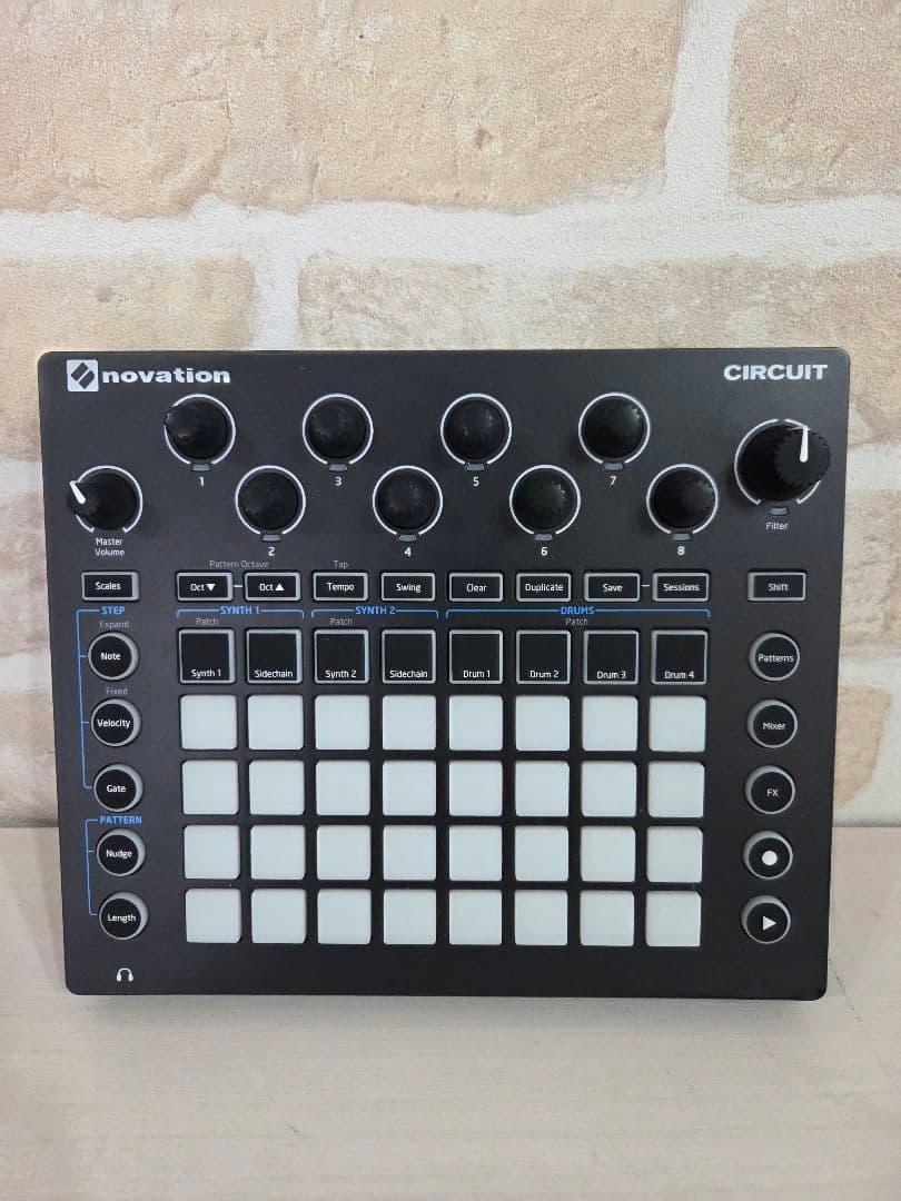 Rhythm Machine Novation Circuit Groove Box