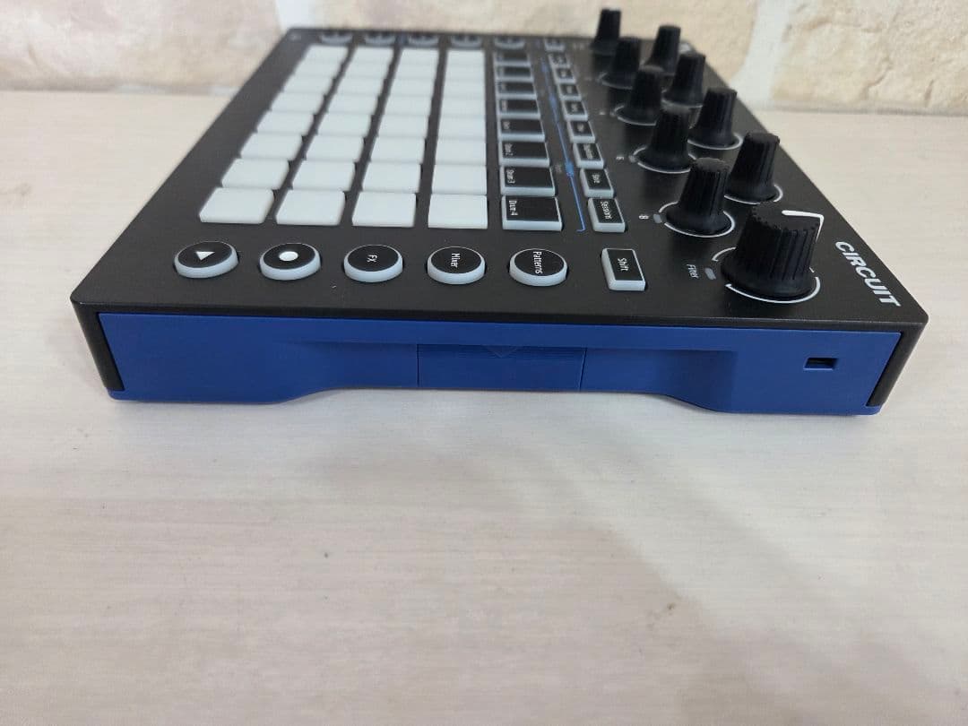 Rhythm Machine Novation Circuit Groove Box