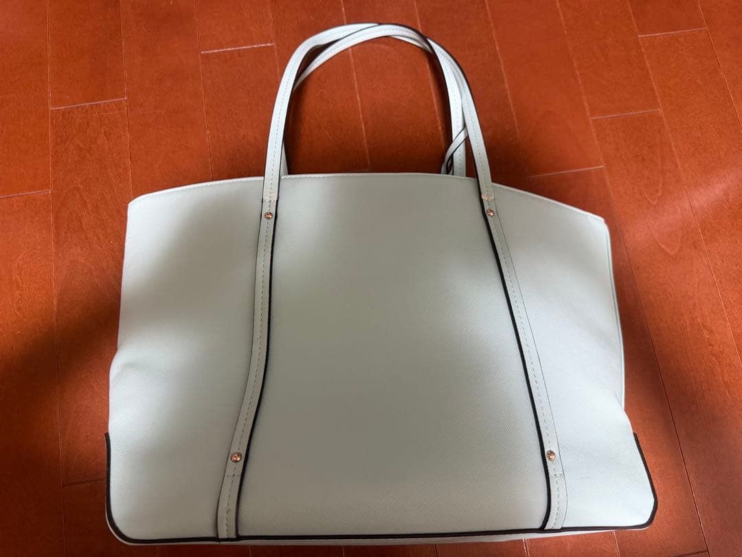 Samantha Thavasa Tote Bags