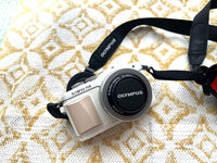 Olympus Mirrorless Interchangeable Lens Cameras Pen E-P7 14-42Mm Ez