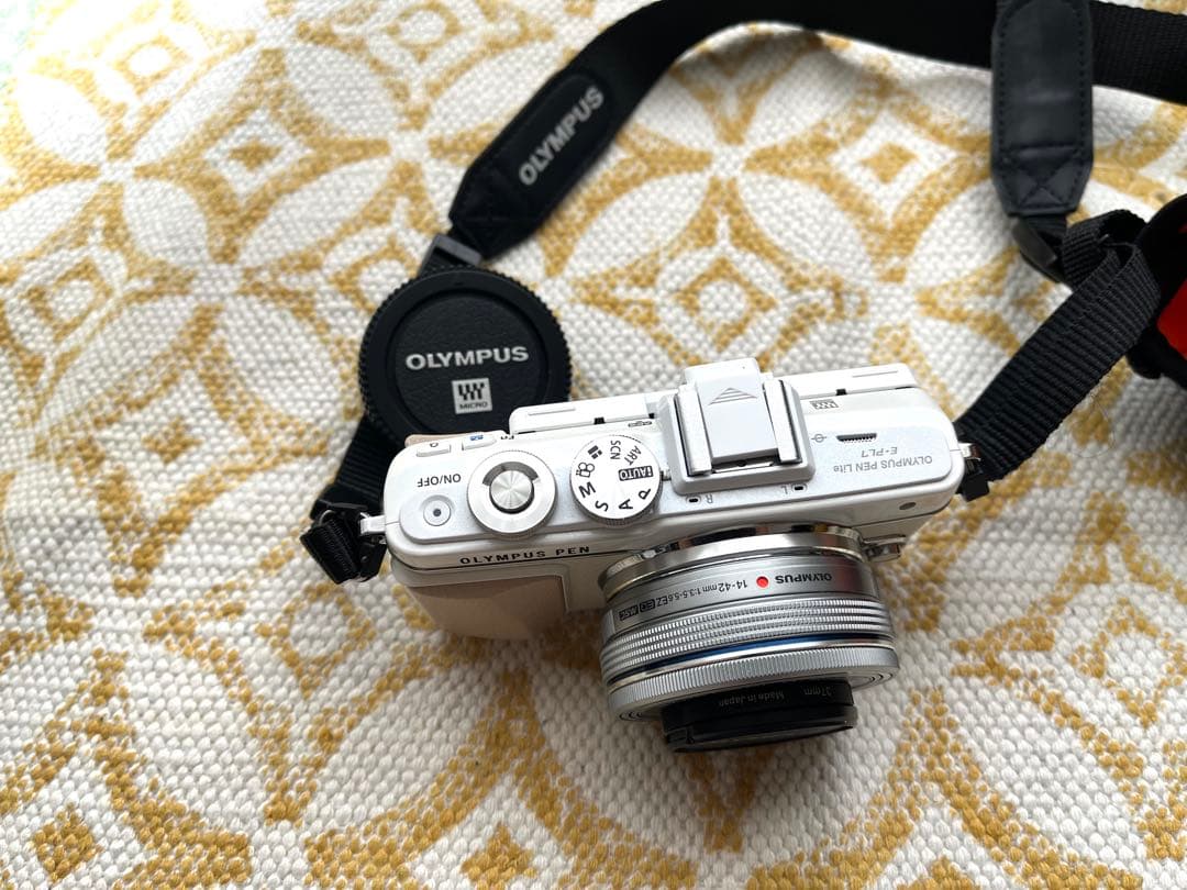 Olympus Mirrorless Interchangeable Lens Cameras Pen E-P7 14-42Mm Ez