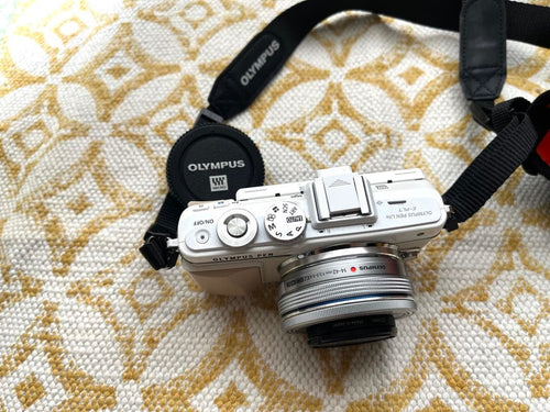 Olympus Mirrorless Interchangeable Lens Cameras Pen E-P7 14-42Mm Ez