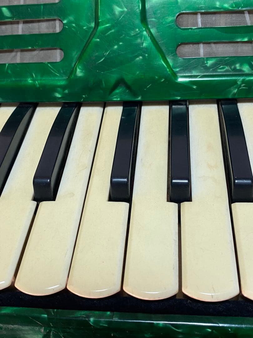 Yamaha Accordions 2815 Alto 25