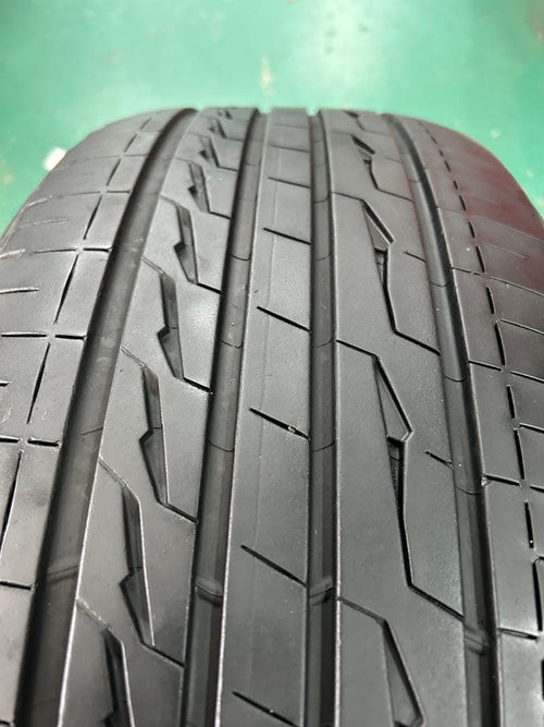 Bridgestone 21-Inch Lx100 235/50R21 1