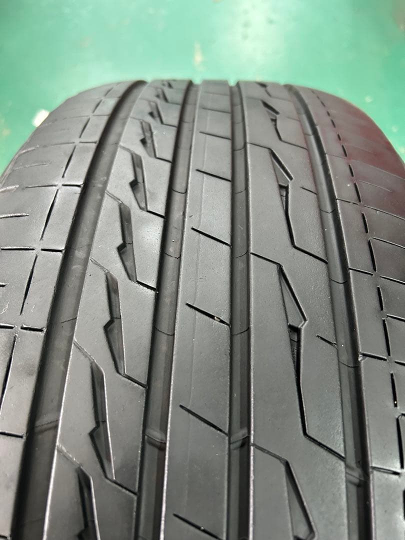 Bridgestone 21-Inch Lx100 235/50R21 1