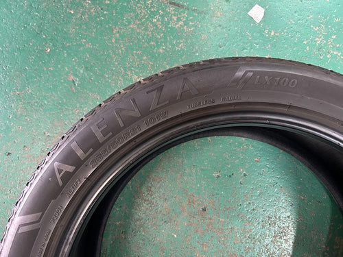 Bridgestone 21-Inch Lx100 235/50R21 1