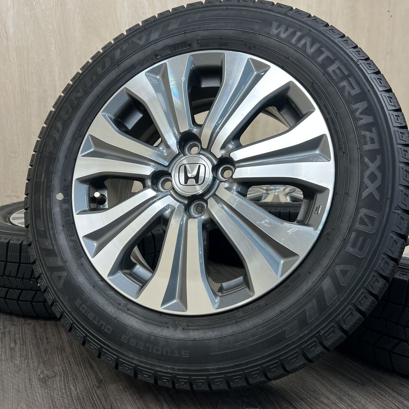 Honda 15 Inches Dunlop 185/65R15 #181S40426