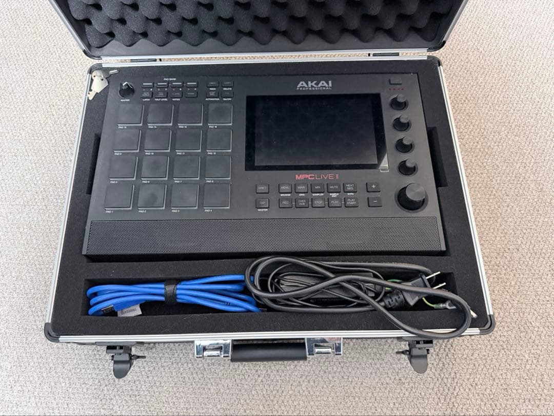 Akai Professional Sampler Mpc Live Ii