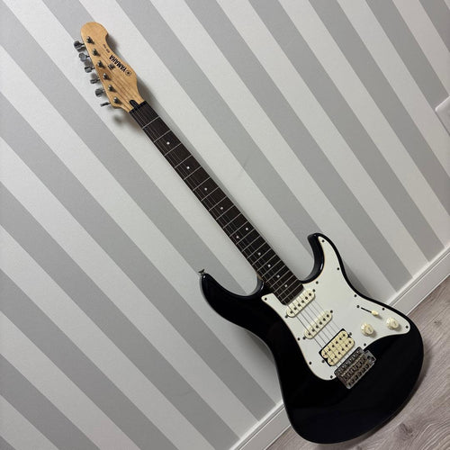 Yamaha Electric Guitars Eg112