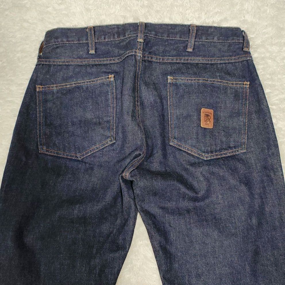 Een voorbeeld van een rechte jeans van Bathing Ape