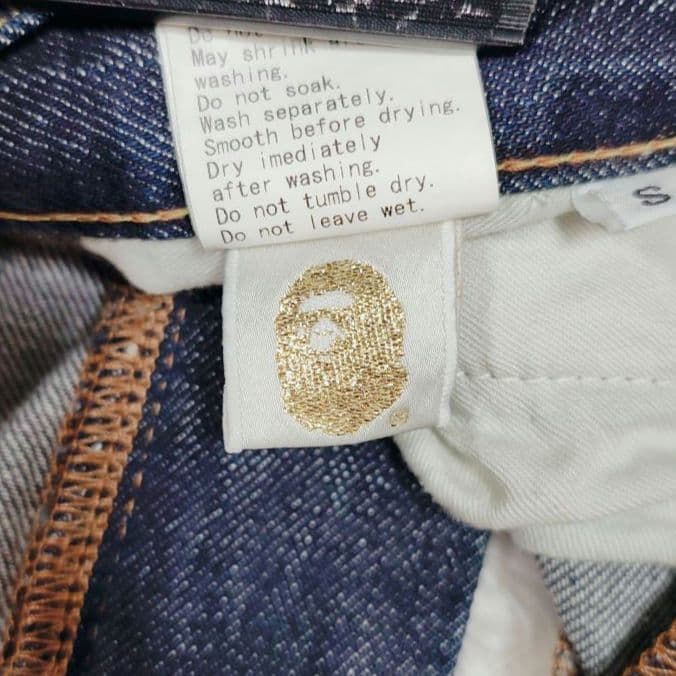 Een voorbeeld van een rechte jeans van Bathing Ape
