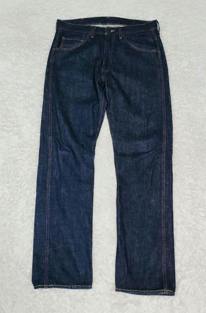Een voorbeeld van een rechte jeans van Bathing Ape