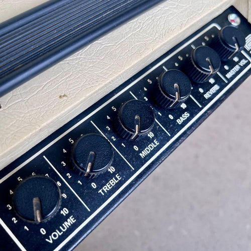 Roland Guitar Amplifiers Cube-20