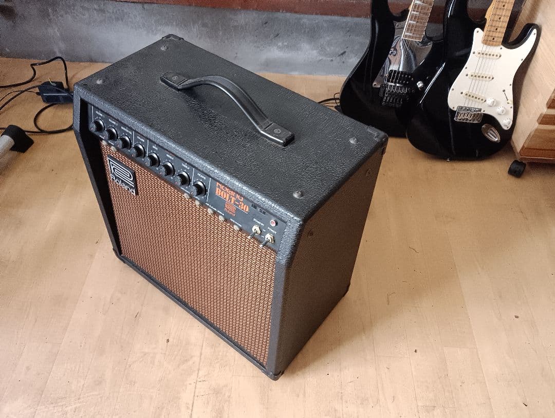 Roland Guitar Amplifiers Bolt-30