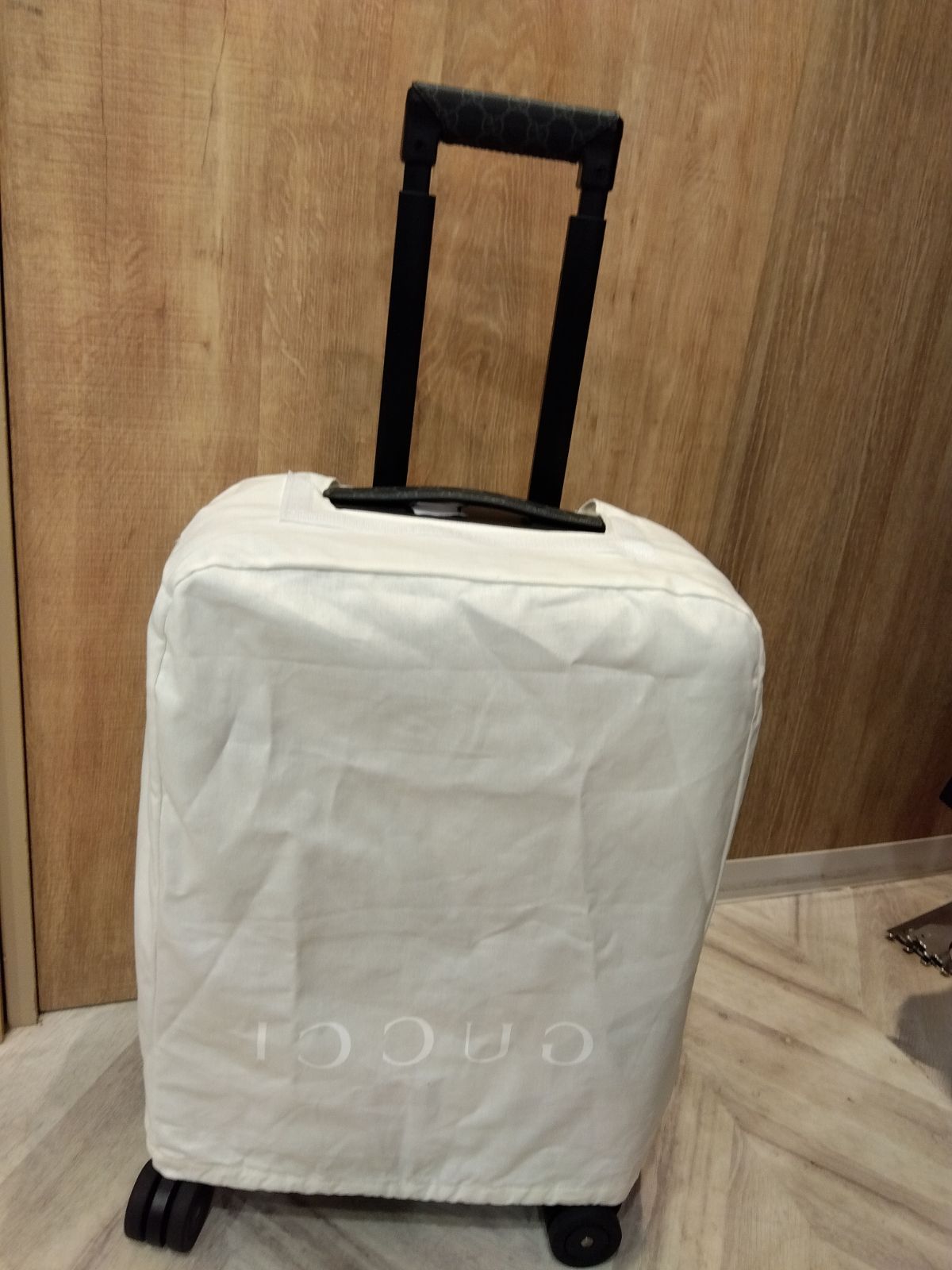 Gucci Carry Case M08 25 Ss