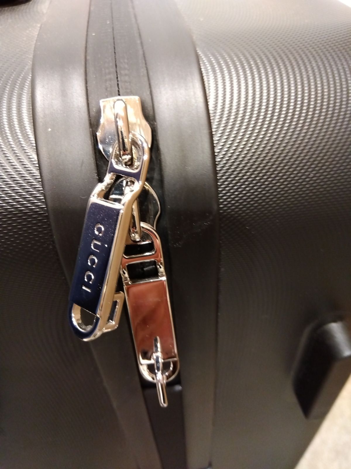Gucci Carry Case M08 25 Ss