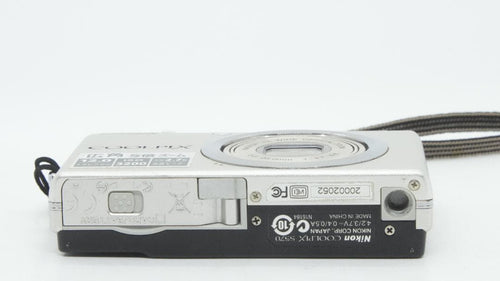 Compact Digital Camera D2067 Nikon Coolpix S570