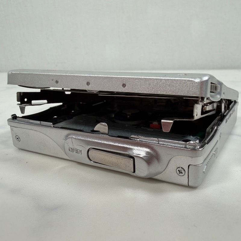 Sony Portable Md Player Mz-R900 Walkman 322K2400