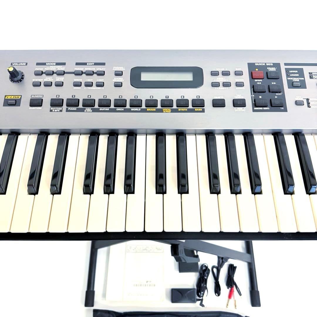 Analog Synthesizer Roland Rs-70