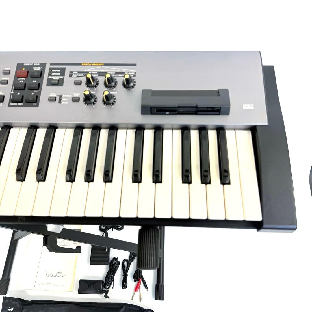 Analog Synthesizer Roland Rs-70