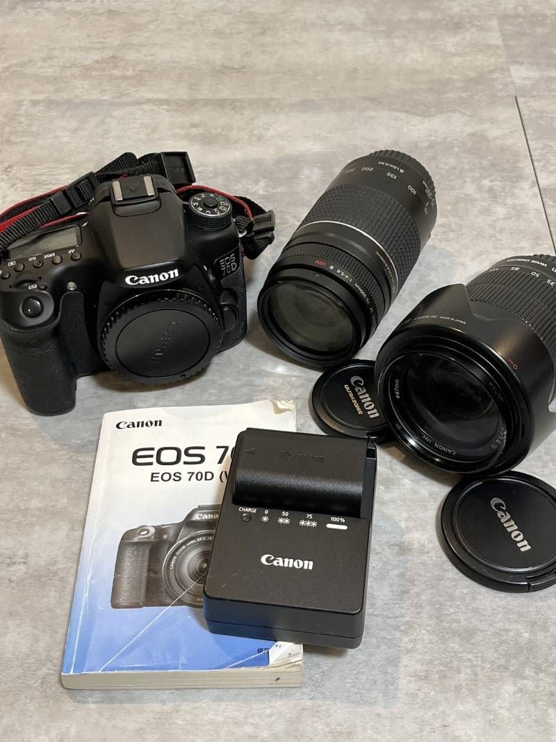 Canon Digital Slr Eos 70D Ef-S18-135Mm F3.5-5.6 Is Ef75-300Mm F4-5.6 Ii Usm