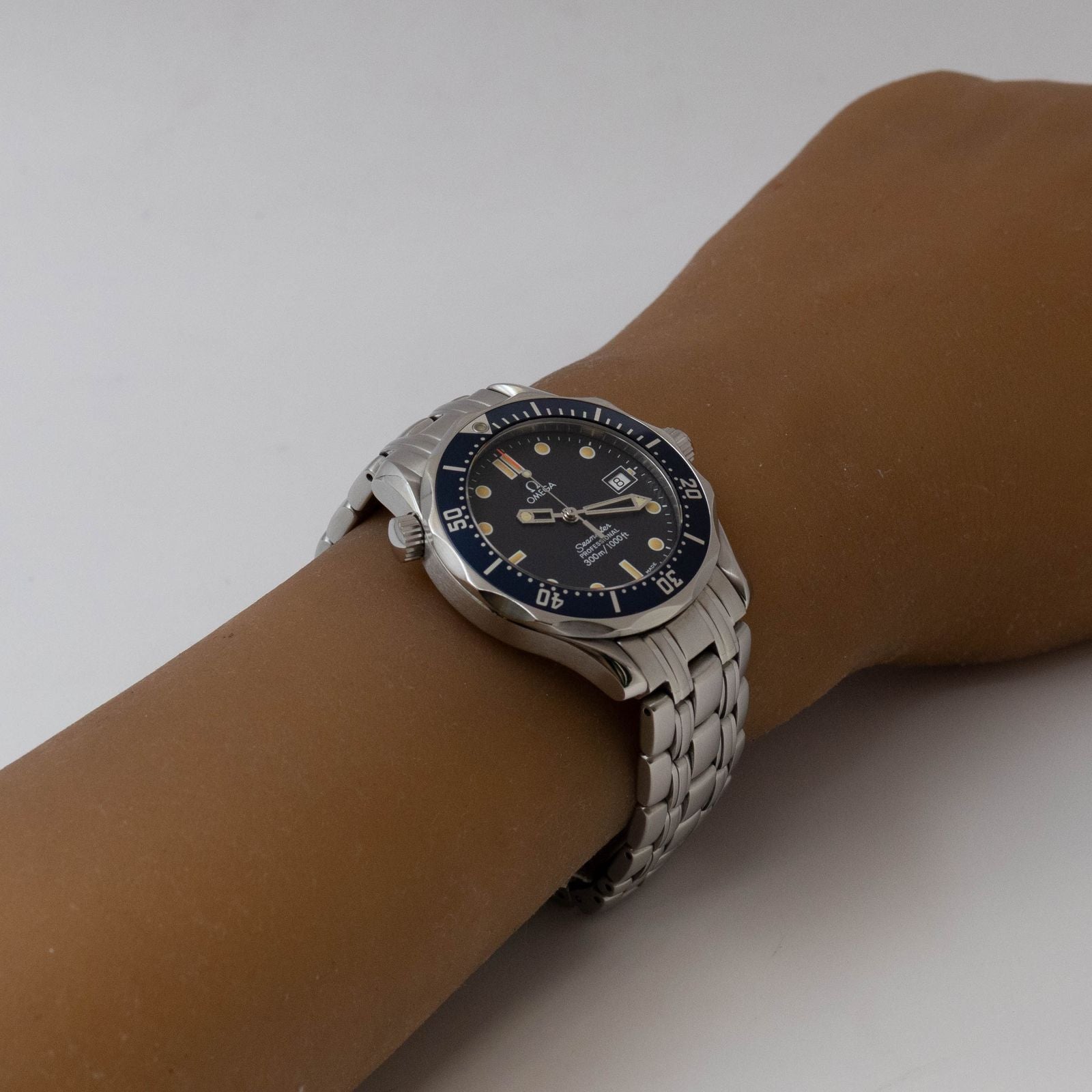 Omega Watch (Quartz) 2561.80 Seamaster