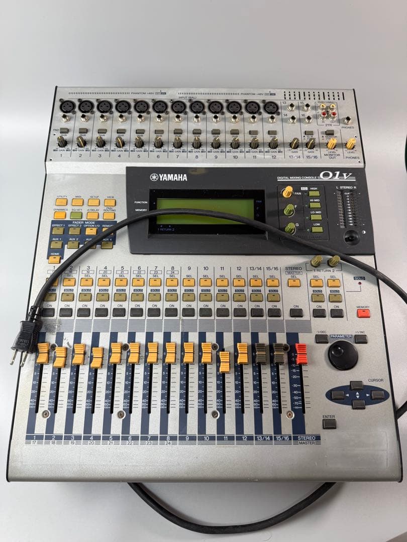 Yamaha Digital Mixers 01V My8-At Adat