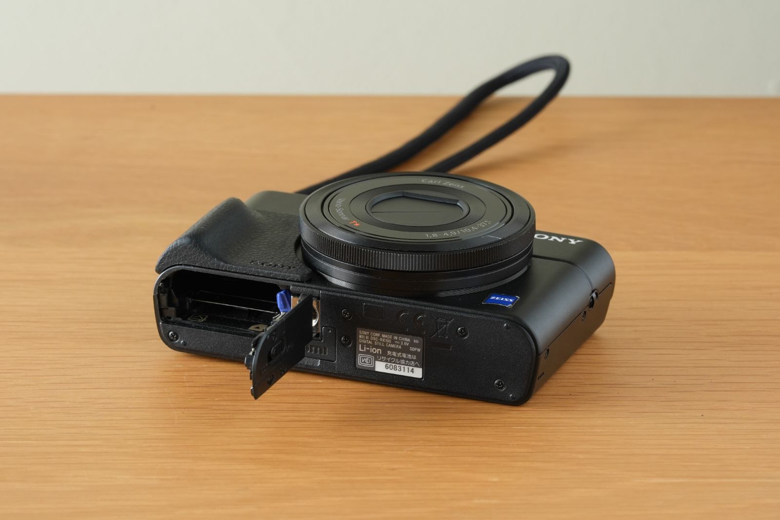 Sony Compact Digital Camera Dsc-Rx100
