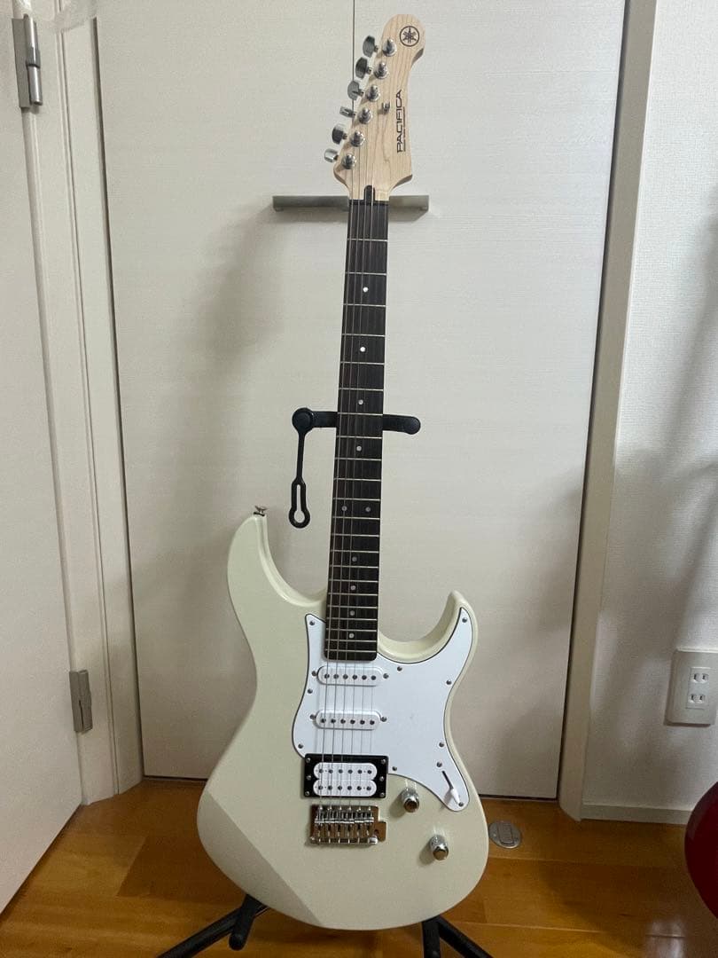 Yamaha Electric Guitars Pacifica 112V