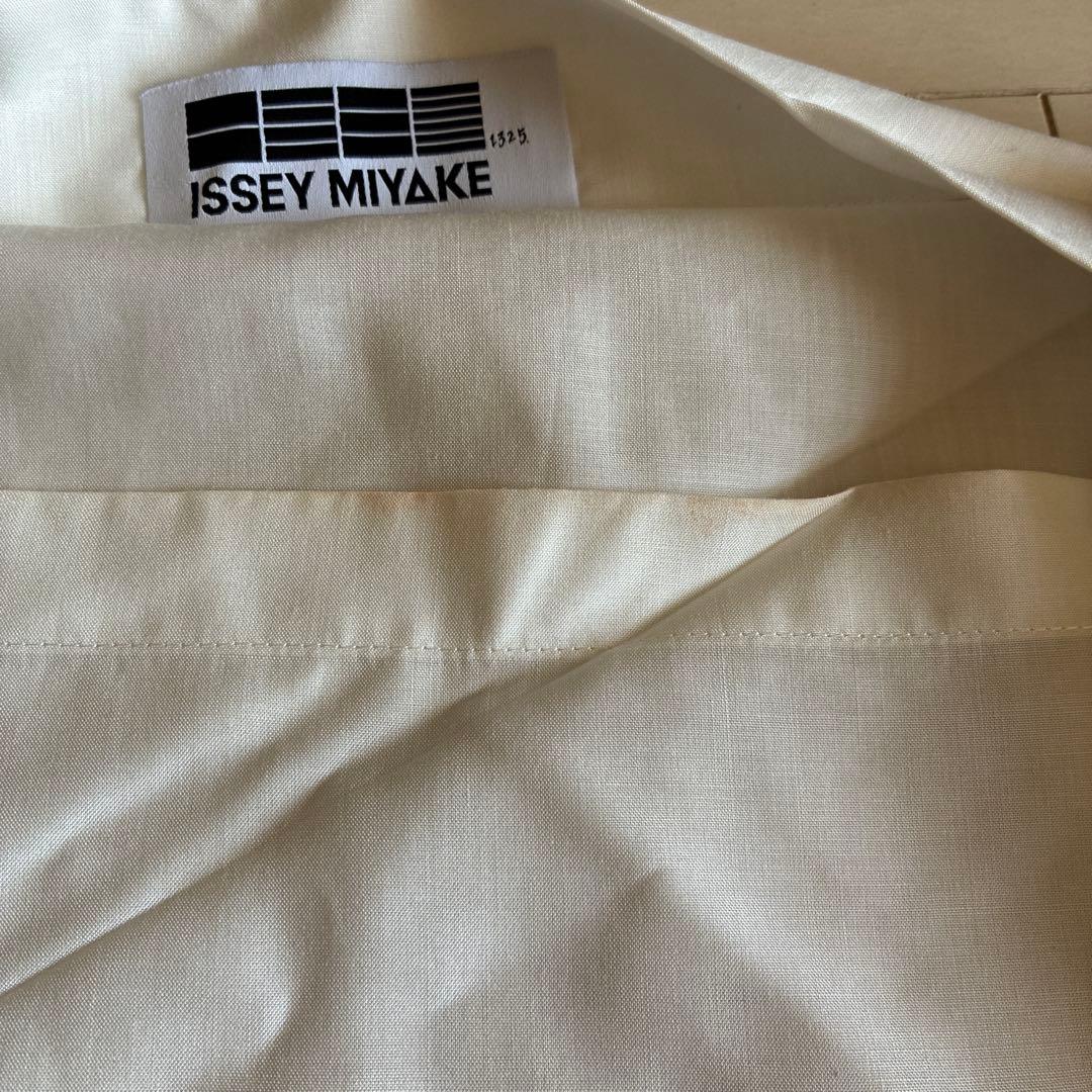 Issey Miyake Short-Sleeve 1325.