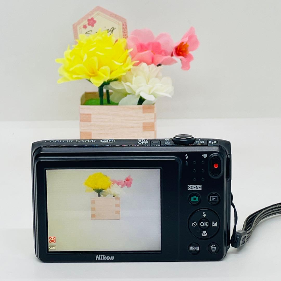 Nikon Compact Digital Camera Coolpix S3700