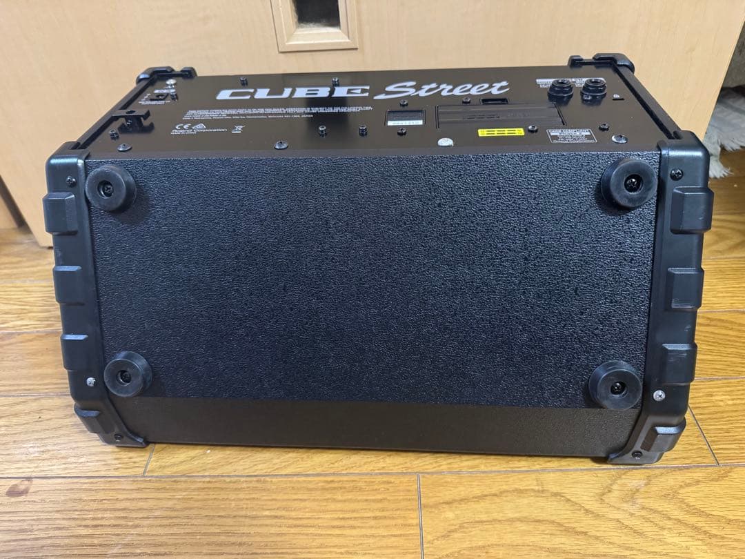 Roland Guitar Amplifiers Cube Street