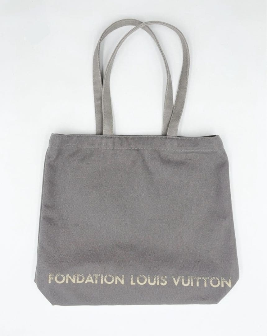 Fondation Louis Vuitton Tote Bags