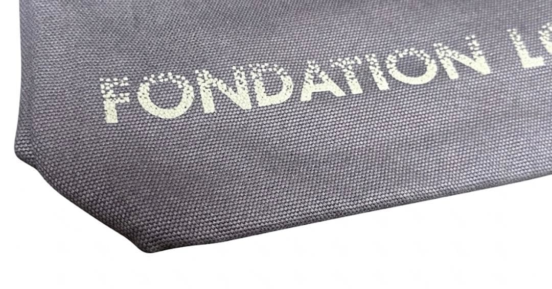 Fondation Louis Vuitton Tote Bags