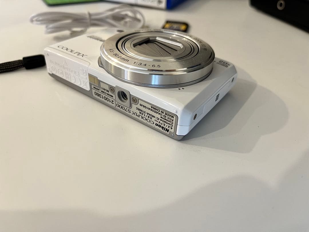 Nikon Compact Digital Camera Coolpix S7000 Sd 8Gb
