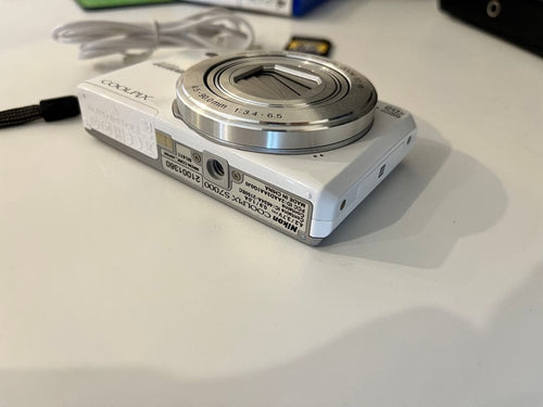 Nikon Compact Digital Camera Coolpix S7000 Sd 8Gb