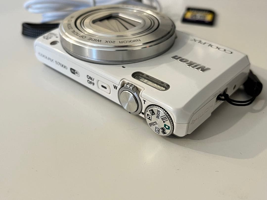Nikon Compact Digital Camera Coolpix S7000 Sd 8Gb